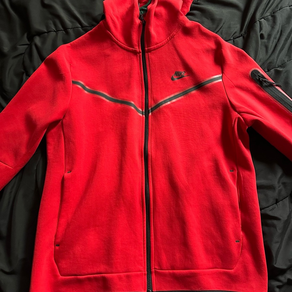 Red Nike Tech Set